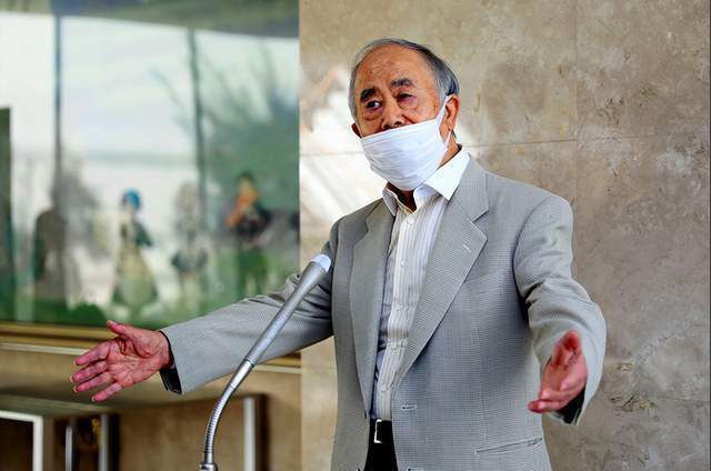 《来自谁的启示》海报故事讲述了一名牧师和一名侦探，各自坚守信念展开追寻的故事。